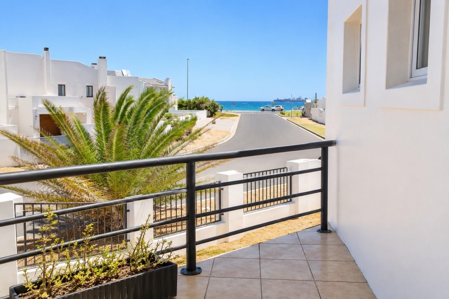 To Let 4 Bedroom Property for Rent in Table View Western Cape